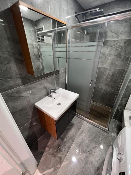 Zeytinburnu Merkezi Konumda, Sifir Daire & Esyalar Apartment Istanbul Bagian luar foto